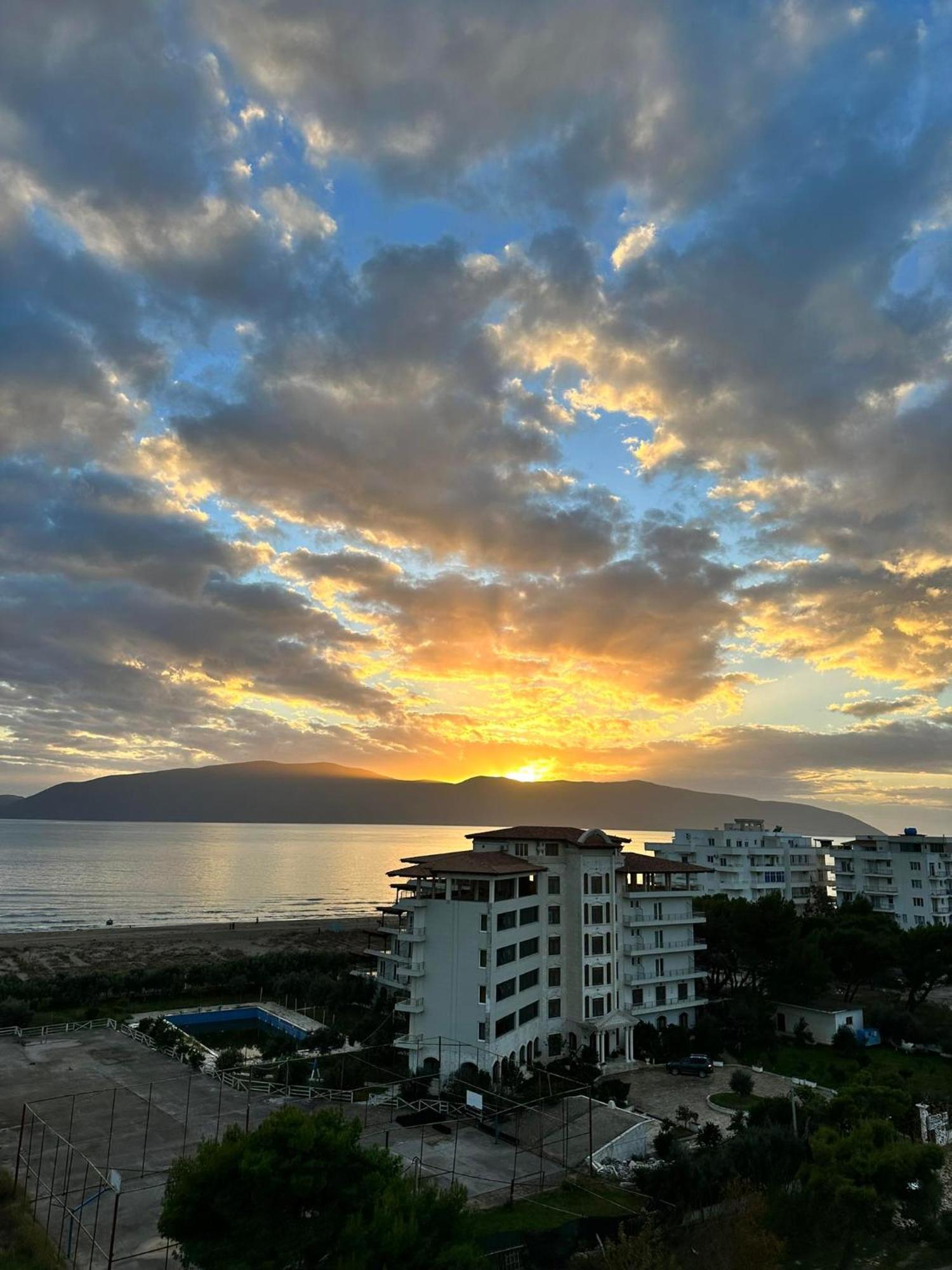 Sea View Apartment Luxury Vlorë Exteriér fotografie