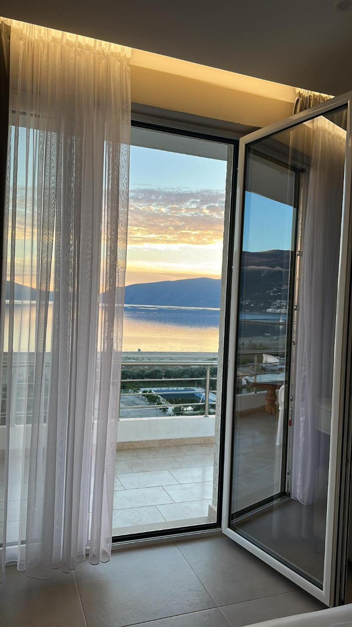 Sea View Apartment Luxury Vlorë Exteriér fotografie